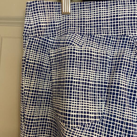 J. McLaughlin Women's Size 4 Blue and White Print Maisie Pull-On Ankle Pants - Picture 5 of 11